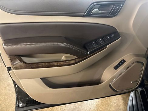 Used 2016 Chevrolet Suburban LT image 14