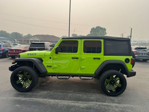 Used 2021 Jeep Wrangler Unlimited Sport AWD/4WD image 3