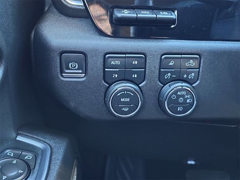 Used 2024 Chevrolet Silverado 2500 LTZ image 26