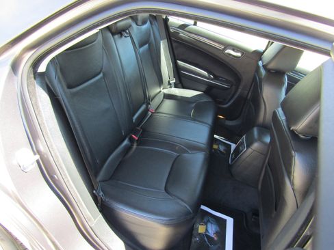 Used 2018 Chrysler 300 Touring w/ Driver Convenience Group image 16