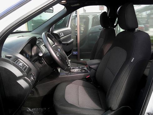 Used 2019 Ford Explorer XLT FWD image 8
