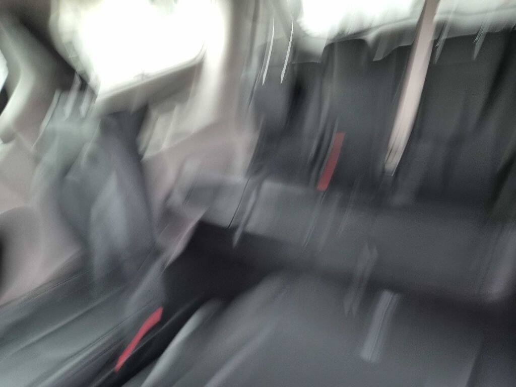 Used 2024 Chrysler Pacifica Limited FWD image 15