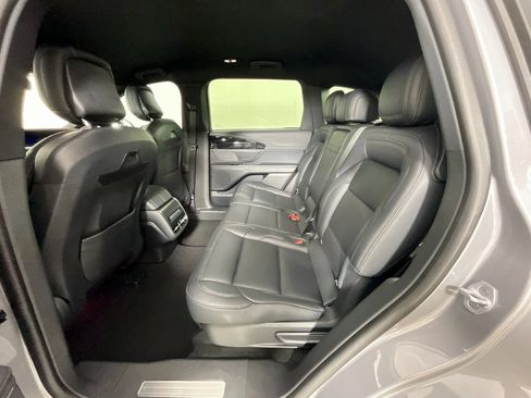 Used 2025 Lincoln Nautilus Premier w/ Jet Appearance Package image 23