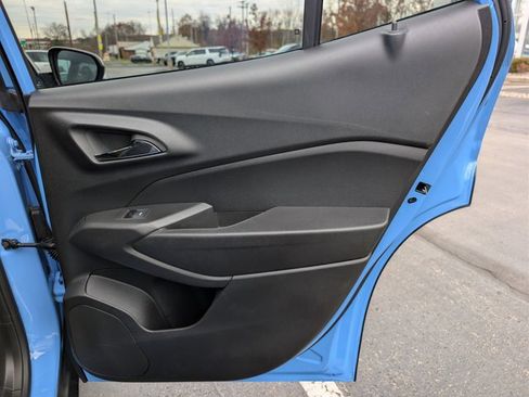 Used 2024 Chevrolet Trax RS w/ Sunroof Package image 18