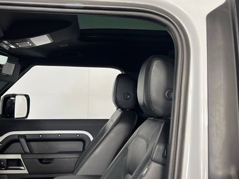 Used 2024 Land Rover Defender 90 S image 27