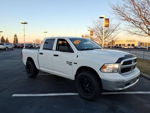 Used 2022 RAM 1500 Classic SLT AWD/4WD image 3