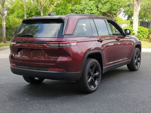 Used 2025 Jeep Grand Cherokee Limited w/ Black Appearance Package image 5