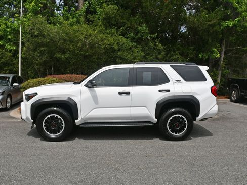 Certified 2025 Toyota 4Runner TRD Off-Road Premium AWD/4WD image 2