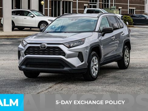 Used 2021 Toyota RAV4 LE image 3