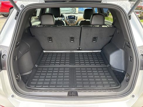 Used 2024 Chevrolet Equinox Premier image 11
