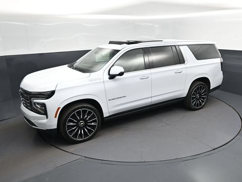 New 2026 Chevrolet Suburban High Country AWD/4WD image 32
