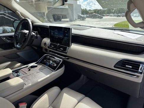 Used 2022 Lincoln Navigator Reserve image 21