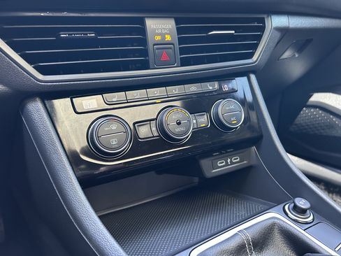 Certified 2024 Volkswagen Jetta SE FWD image 23