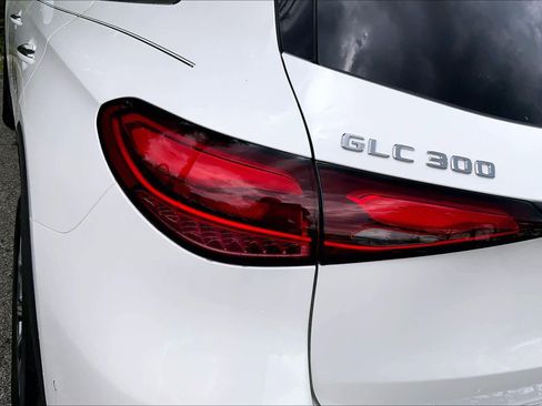 Certified 2025 Mercedes-Benz GLC 300 4MATIC image 28