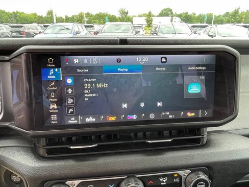 Used 2025 Jeep Gladiator Sport AWD/4WD image 17