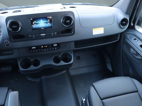 New 2024 Mercedes-Benz Sprinter 2500 image 32