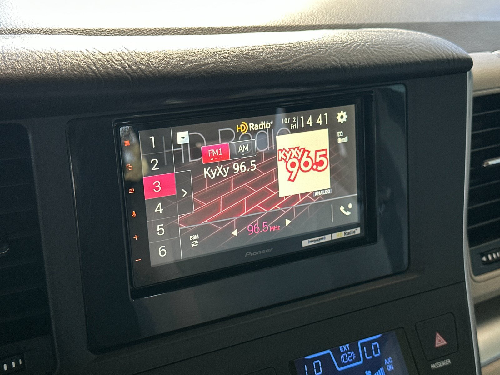 Used 2015 Toyota Sienna LE FWD image 17