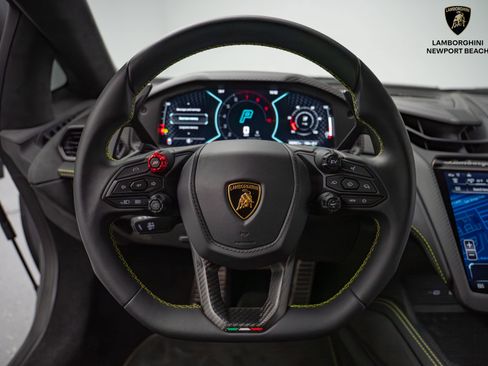 Used 2024 Lamborghini Revuelto image 32