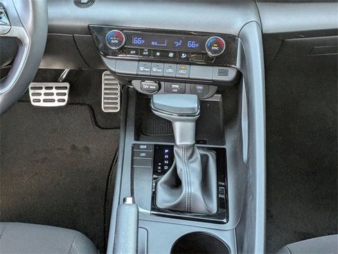 Used 2025 Hyundai Elantra Sport image 21
