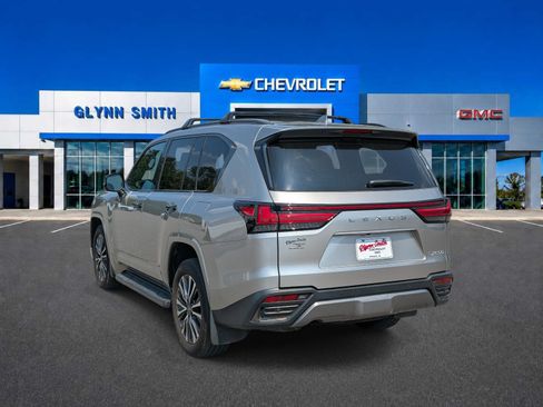 Used 2023 Lexus LX 600 4WD w/ Appearance Package image 9