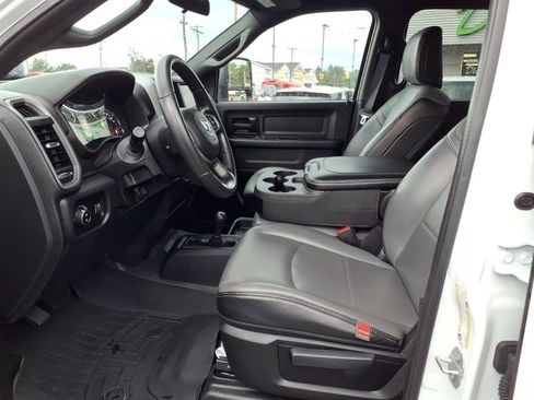 Used 2024 RAM 2500 Tradesman w/ Chrome Appearance Group AWD/4WD image 18