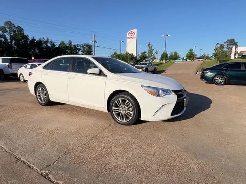 Used 2015 Toyota Camry SE FWD image 8