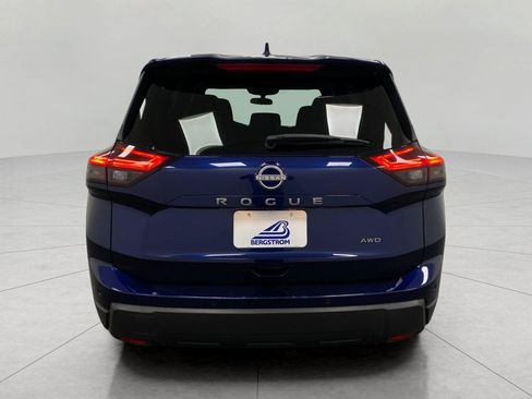Certified 2025 Nissan Rogue SV AWD/4WD image 4