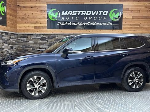 Used 2020 Toyota Highlander XLE AWD/4WD image 14