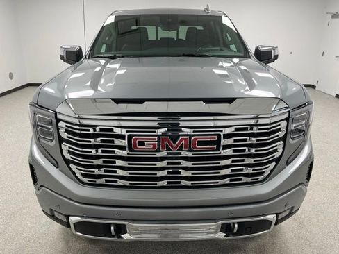 Used 2023 GMC Sierra 1500 Denali w/ Denali Reserve Package AWD/4WD image 3