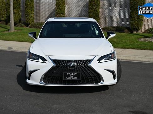 Used 2025 Lexus ES 300h 300h image 2