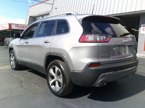 Used 2021 Jeep Cherokee Limited image 3