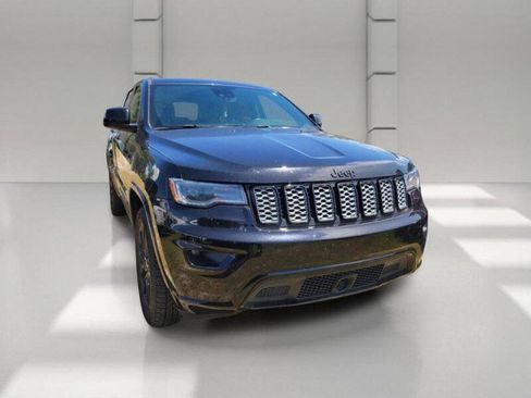 Used 2021 Jeep Grand Cherokee Laredo X RWD image 3