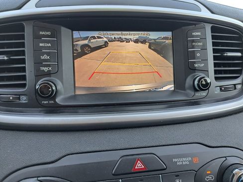 Used 2019 Kia Sorento L image 11