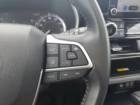 Used 2025 Toyota Highlander XLE AWD/4WD image 22