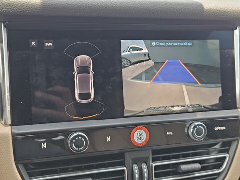 Certified 2026 Porsche Macan S AWD/4WD image 18