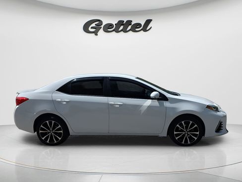 Used 2017 Toyota Corolla SE FWD image 3