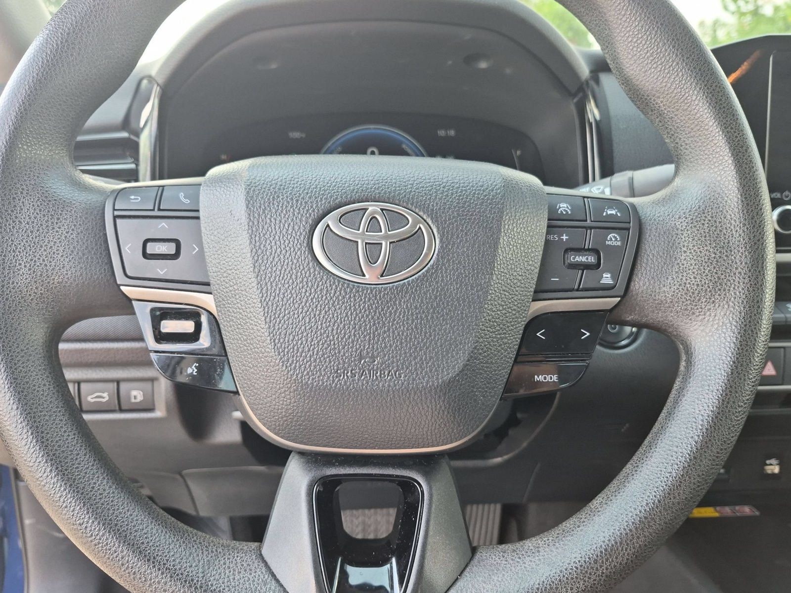 Used 2025 Toyota Camry LE FWD image 12
