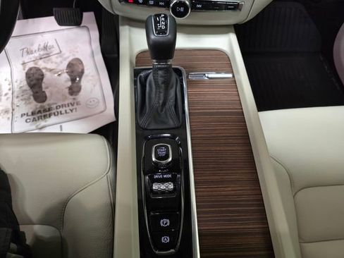 Used 2021 Volvo XC60 T5 Momentum image 20
