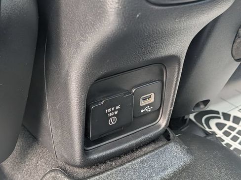 Used 2017 Jeep Compass Latitude w/ Popular Equipment Group AWD/4WD image 16