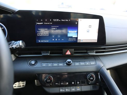 Used 2025 Hyundai Elantra SEL image 21