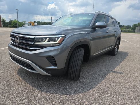 Used 2023 Volkswagen Atlas Cross Sport SEL AWD/4WD image 3