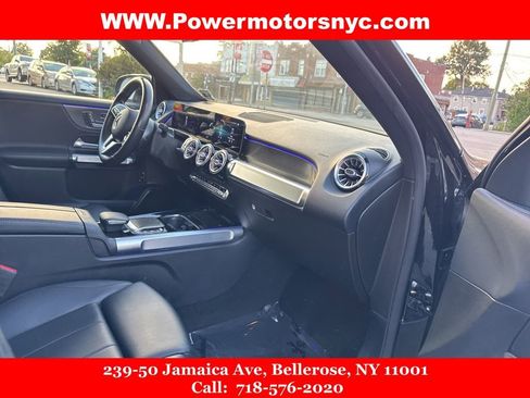 Used 2021 Mercedes-Benz GLB 250 4MATIC w/ Premium Package image 13