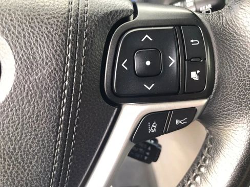 Used 2019 Toyota Sienna XLE AWD/4WD image 18