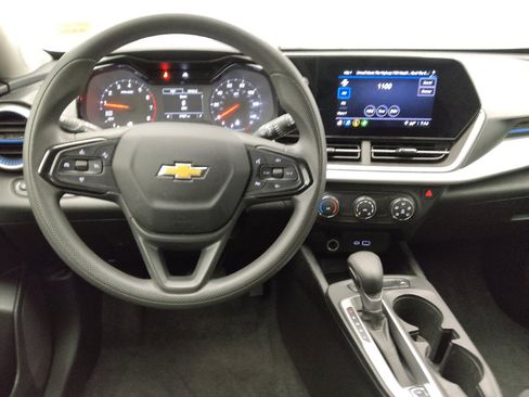 Used 2025 Chevrolet Trax LS FWD image 22