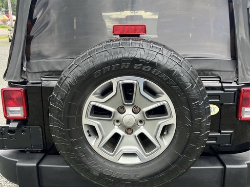 Used 2014 Jeep Wrangler Sport w/ Quick Order Package 24S AWD/4WD image 9