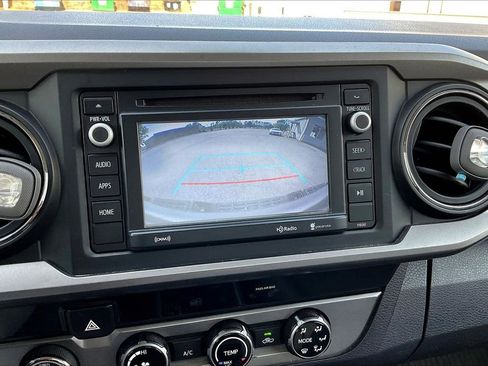 Used 2018 Toyota Tacoma SR5 AWD/4WD image 14