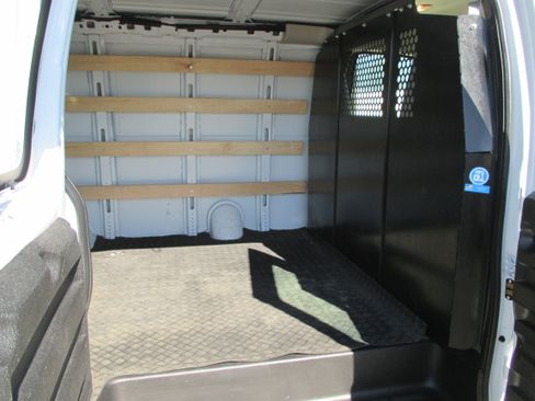 Used 2023 GMC Savana 2500 w/ Driver Convenience Package image 10