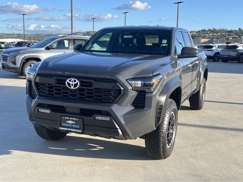 Used 2025 Toyota Tacoma TRD Off-Road image 1