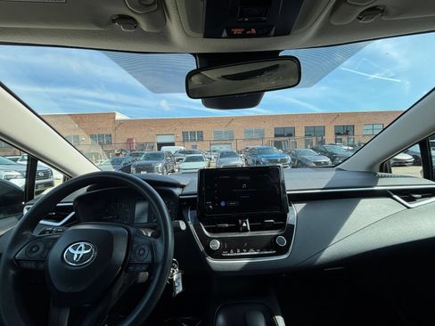 Used 2025 Toyota Corolla LE FWD image 31