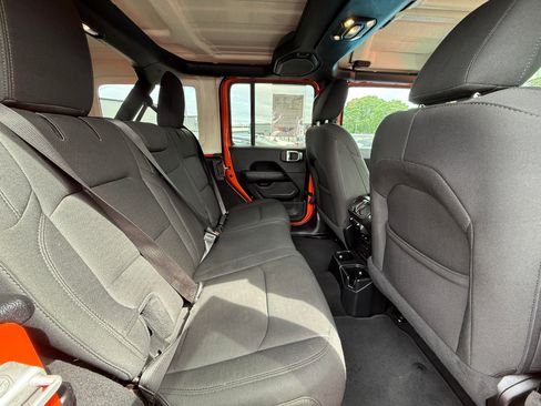 Used 2020 Jeep Wrangler Unlimited Sahara w/ Uconnect 4C Nav & Sound Group AWD/4WD image 8